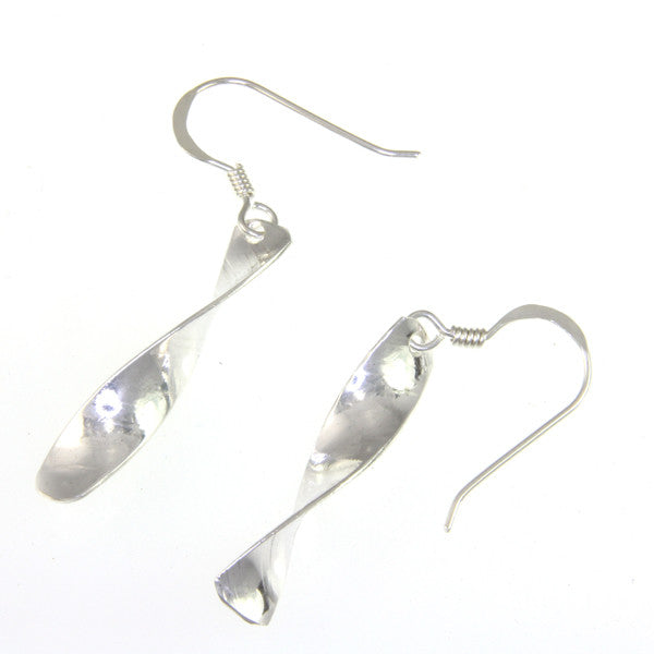 Short twist earrings